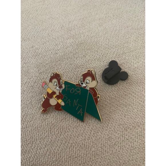 RARE Chip and Dale Limited Edition 100 Disney Trading Pin - Picture 1 of 2